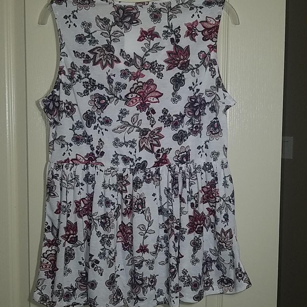 Infinity Raine Floral Tank Top - Picture 4 of 4
